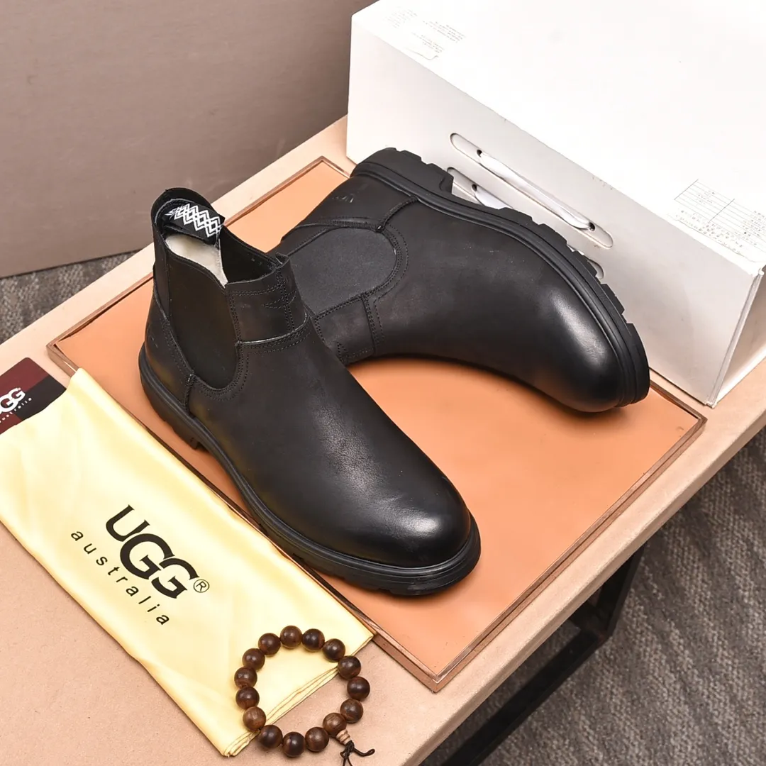 Men's shoes 💰640 (full genuine wool lining, 10% off for fake ones) Please pay attention to the quality of the original item and compare the thickness of the wool 🏮🏮 Popular UGG men's shoes from Australia's warm luxury brand, the official website is synchronized, Beckham men's style..., made of imported first-layer waxed cowhide, waxed toe cap, Australian real wool velvet lining Carefully sewn...Imported rubber Martin boots outsole (comfortable, soft and wear-resistant). I really like the quality..Exquisite workmanship. You can't put it down at first sight. Size 39-44